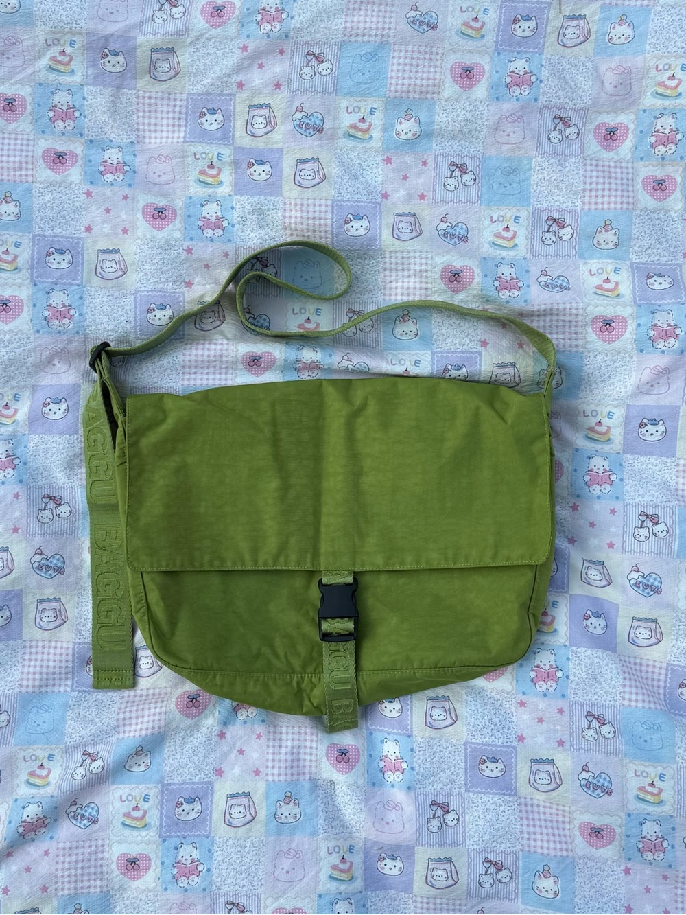 Baggu Discontinued Rare Green Juice Color Messenger Bag 💚🪴